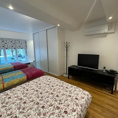 Luxurious 2 Bedroom Apartment, Located In Avenue George V * Paris